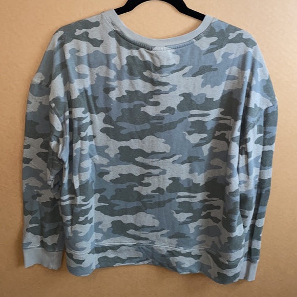 Universal Threads Camo Sweatshirt. Size: Large - Picture 7 of 7